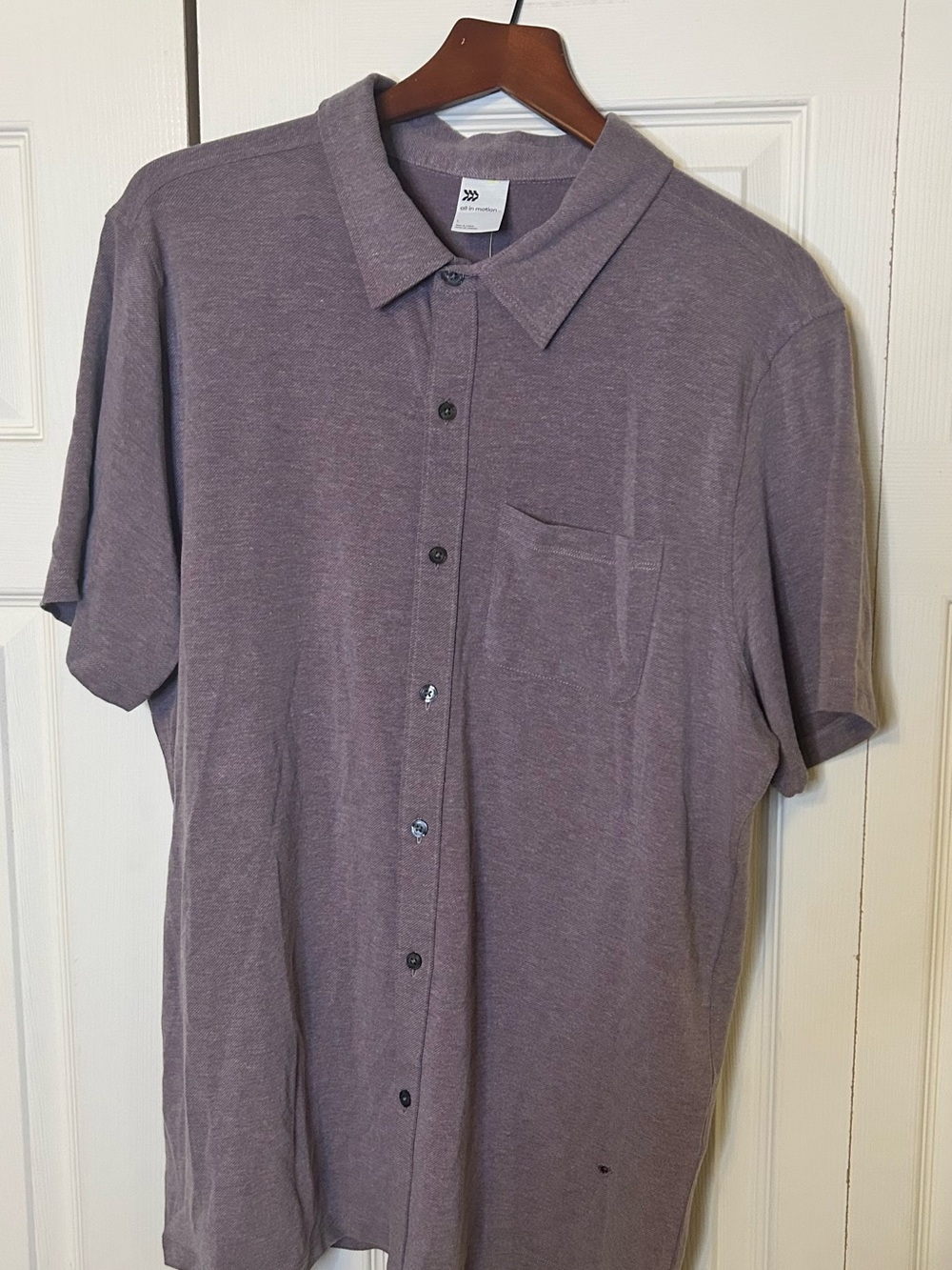 all in motion Men's Commuter shirt Short-Sleeve Button-Down burgundy with HOLE